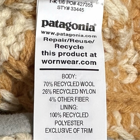 Patagonia Snowbelle Beanie Hat NWT Dotted Natural Wool Blend Fleece Lined Pom - Picture 7 of 8